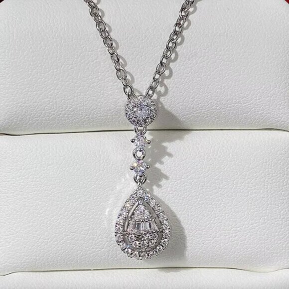 NEW 18k White Gold Diamond Necklace Pear Cut Waterdrop Diamond Pendant - Picture 3 of 10